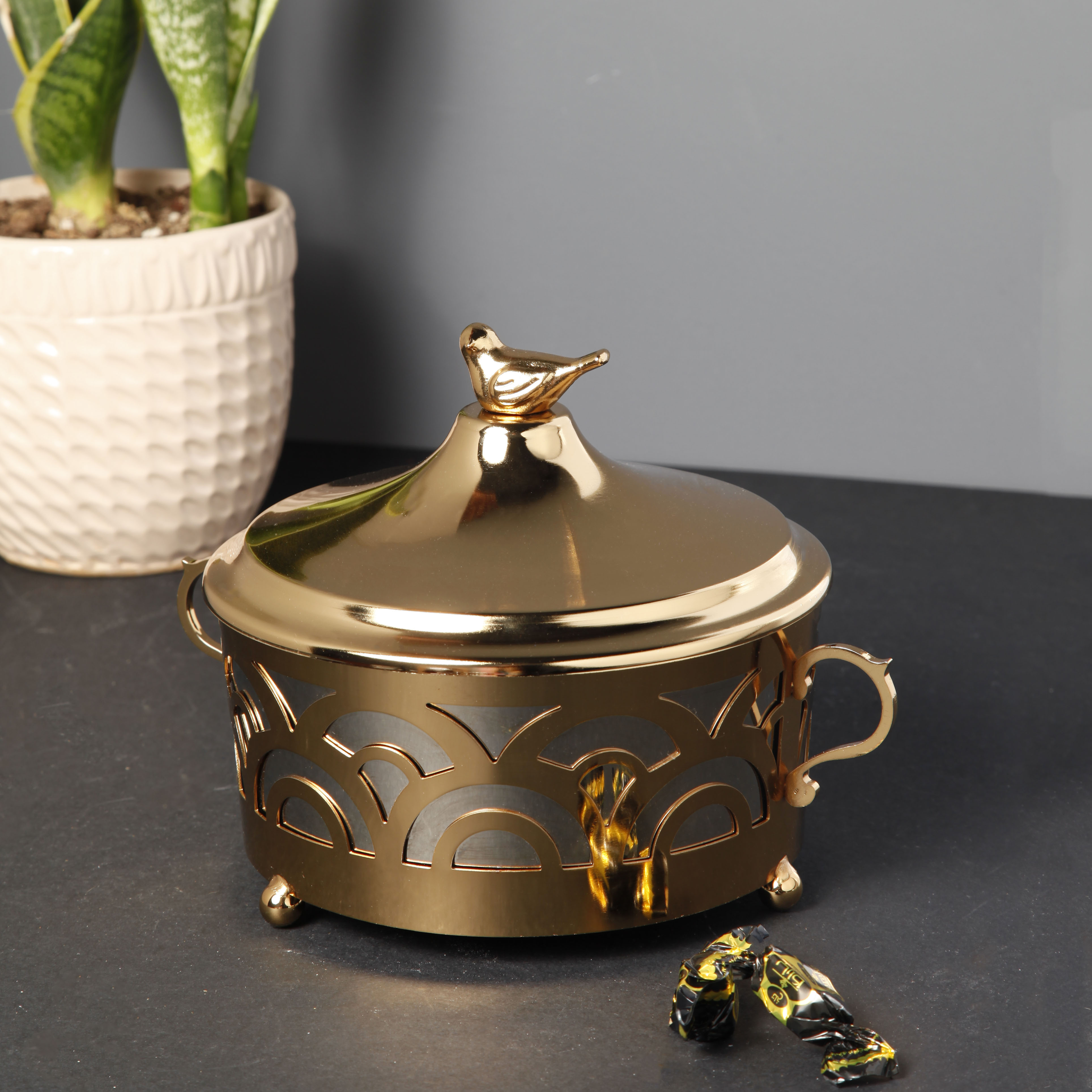 شکلات خوري فلزي دسته دار طرح پرده ايي بزرگ برنز